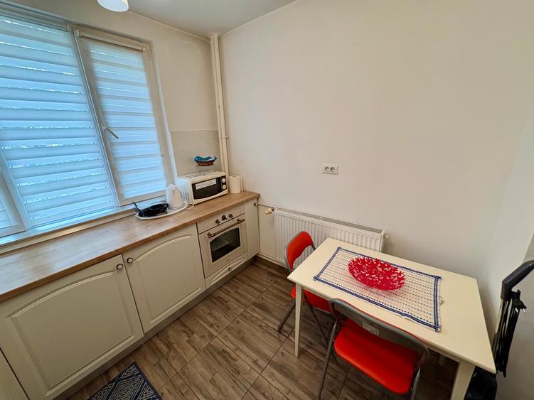 Apartament cu 3 camere semidecomandat în Drumul Taberei