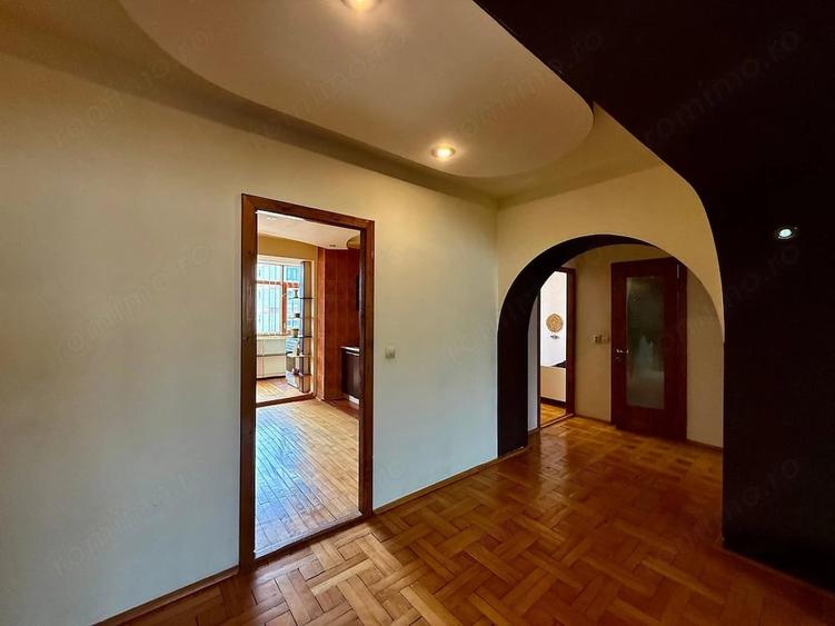 Apartament cu 4 camere decomandat în Nicolae Bălcescu