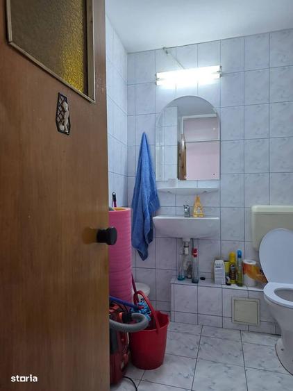 Apartament cu 3 camere decomandat în Titan