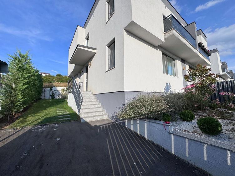 Duplex cu 5 camere cu Canalizare în Florești
