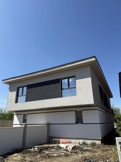 Casă cu 4 camere cu Teren 332 Mp în Ghiroda
