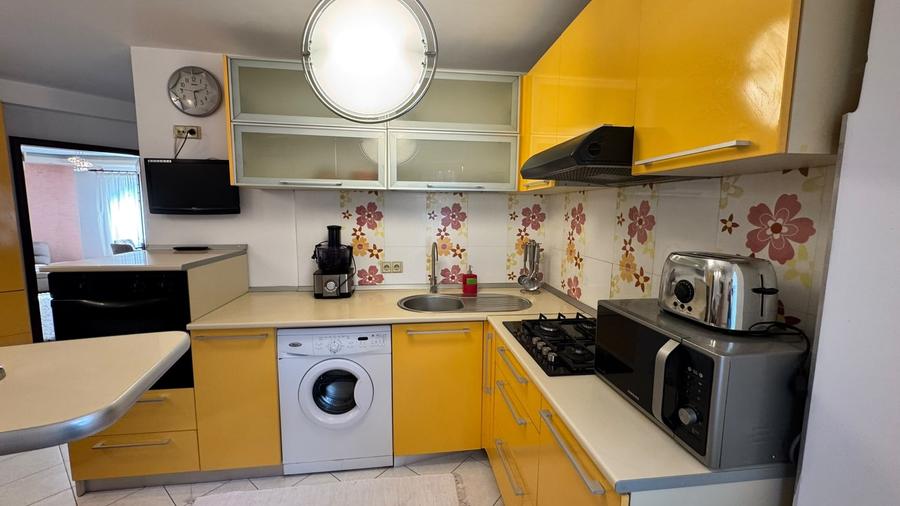 Apartament cu 3 camere decomandat în Decebal