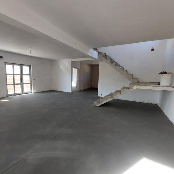 Casă individuală cu 6 camere cu Canalizare în Lumina