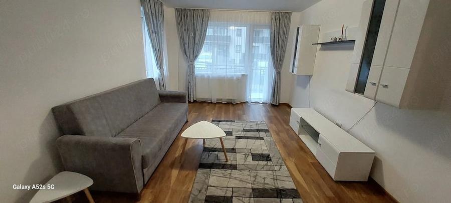 Apartament cu 3 camere decomandat în Tractorul