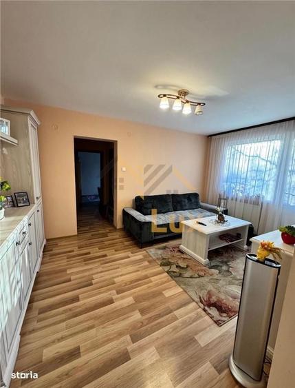 Apartament cu 3 camere în Săsar