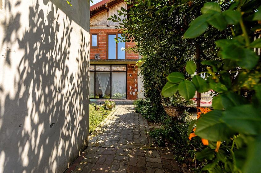 Casă individuală cu 3 camere cu Teren 520 Mp în Vladimirescu
