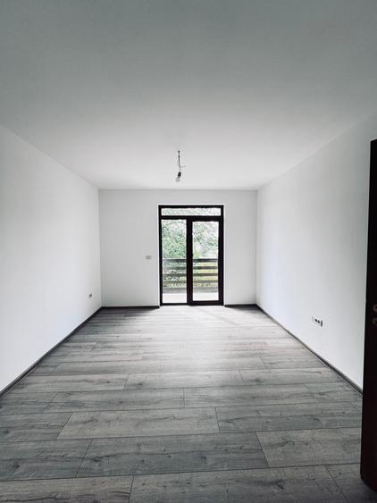 Duplex cu 5 camere cu Teren 400 Mp în Chișoda