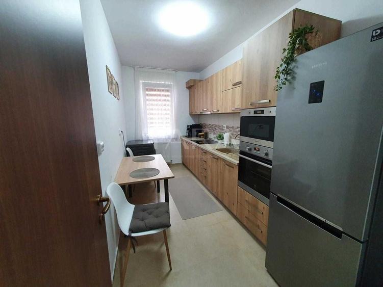 Apartament cu 2 camere semidecomandat, mobilat în Vest