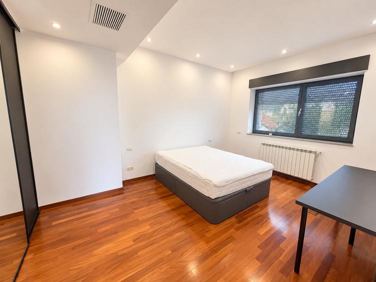 Apartament cu 4 camere decomandat în Dorobanți