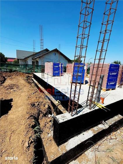 Casă cu 4 camere cu Teren 318 Mp în Bârnova
