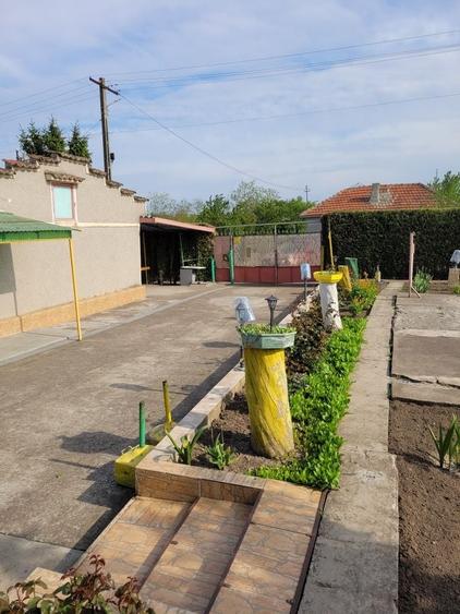 Casă cu 4 camere în Comana