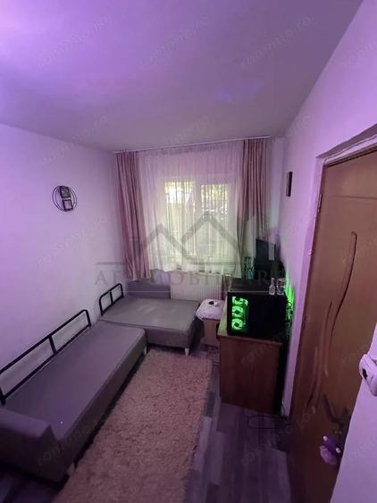Apartament cu 2 camere semidecomandat în Filiași