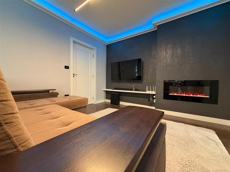 Apartament cu 3 camere decomandat, mobilat în Podu Roș