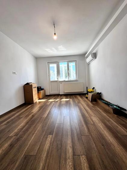 Apartament cu 3 camere semidecomandat în Tătărași