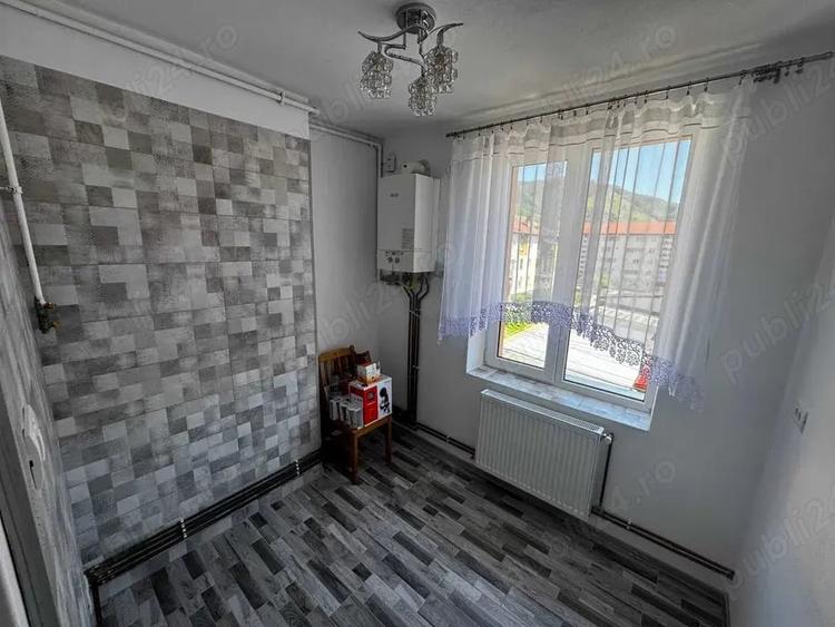 Apartament cu 2 camere decomandat în Petrila