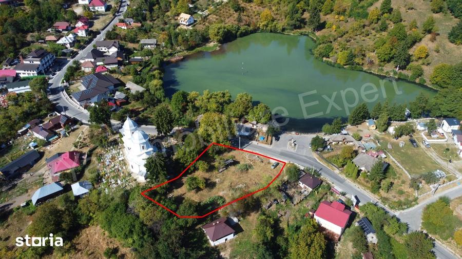 Teren de 1736 mp, în Nucșoara