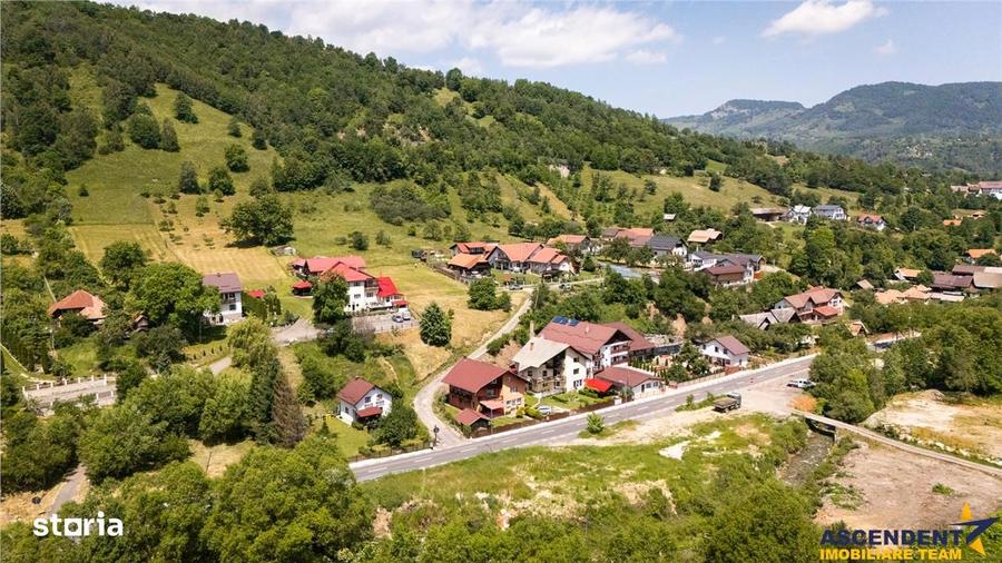 Casă cu 8 camere cu Teren 685 Mp în Moieciu
