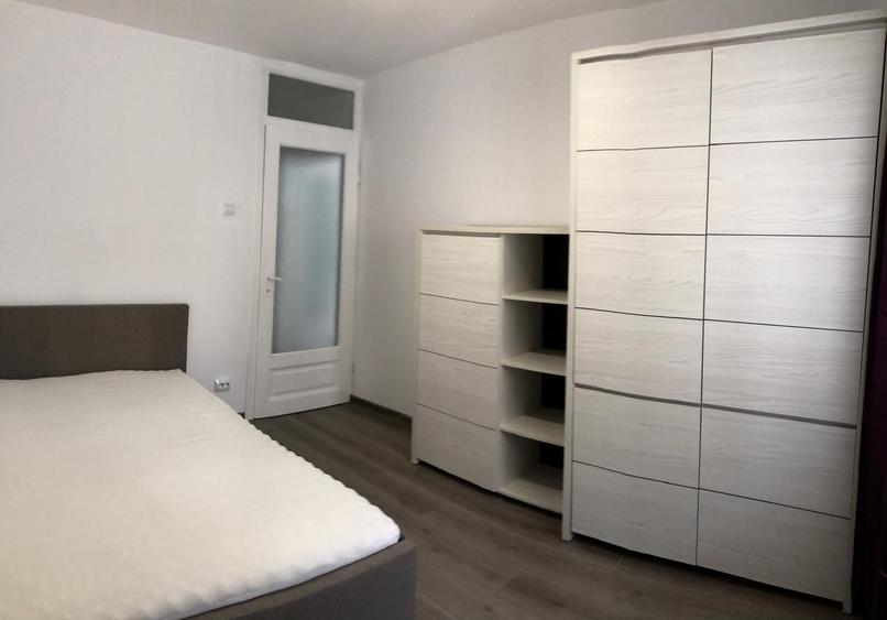 Apartament cu 3 camere în Petru Rareș