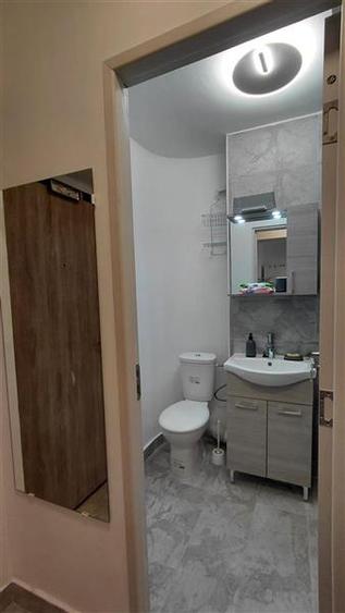 Garsonieră decomandată în Casa de Cultură