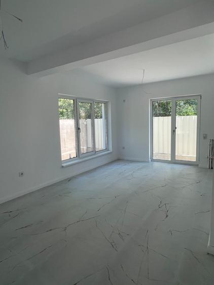 Duplex cu 4 camere cu Canalizare în Central