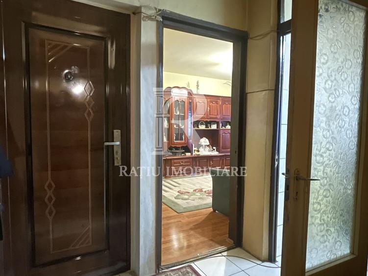 Apartament cu 3 camere decomandat, mobilat în Calea Aradului