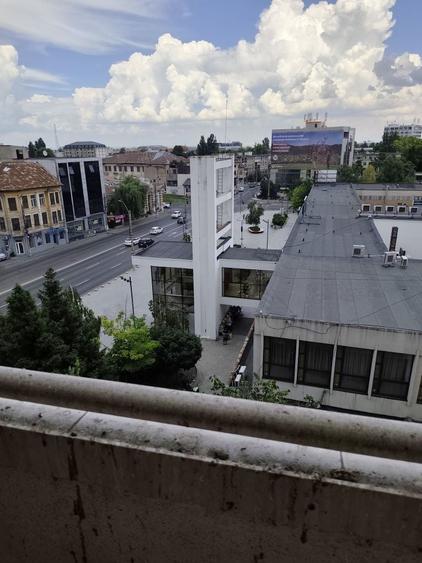 Apartament cu 3 camere decomandat în Sârbi