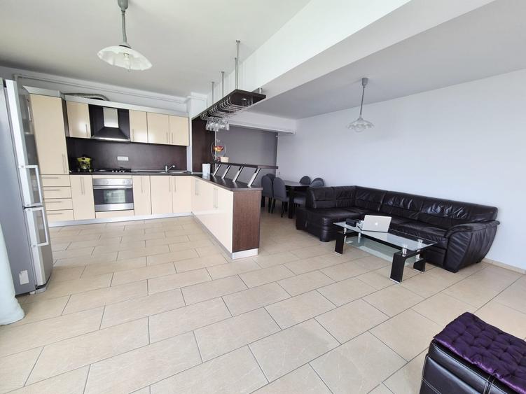 Apartament cu 4 camere decomandat, mobilat în Central