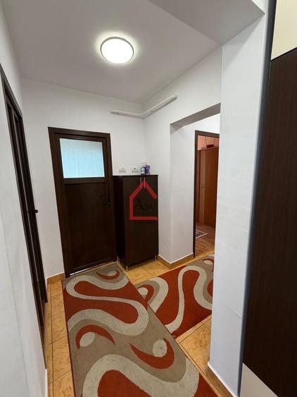 Apartament cu 3 camere decomandat, mobilat în Mircea cel Bătrân
