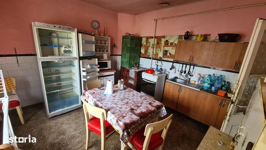 Casă cu 2 camere cu Teren 884 Mp în Pârneava