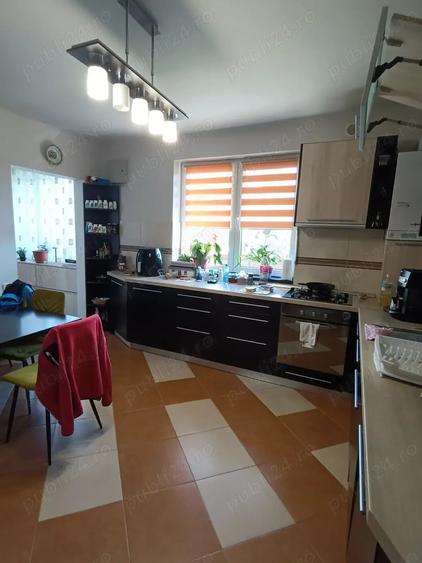 Casă cu 5 camere cu Teren 1000 Mp în Luna