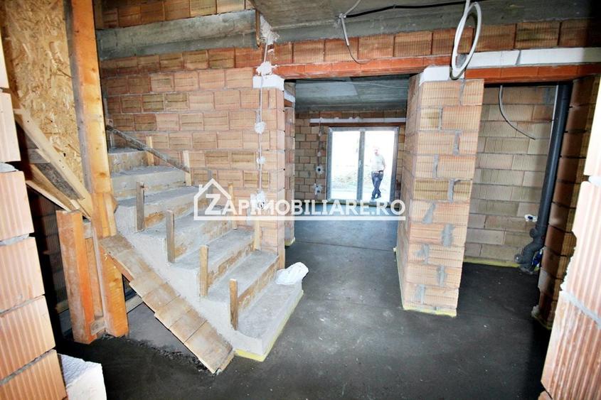 Casă individuală cu 4 camere cu Canalizare în Sângeorgiu de Mureș