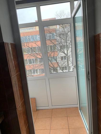 Apartament cu 2 camere decomandat în Republicii