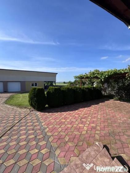 Casă cu 7 camere cu Teren 2500 Mp în Siret