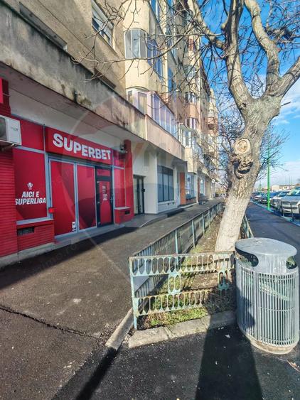 Spațiu comercial, de 336 mp, în Noua