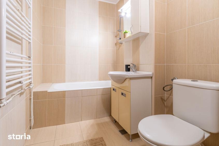 Apartament cu 3 camere semidecomandat, mobilat în Central