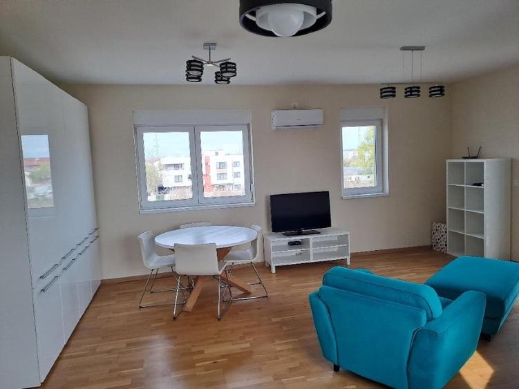 Apartament cu 3 camere semidecomandat, mobilat în Aradului