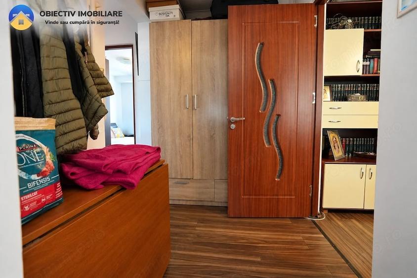Apartament cu 3 camere semidecomandat în Central