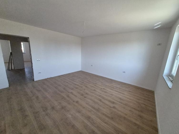 Duplex cu 4 camere cu Canalizare în Giroc