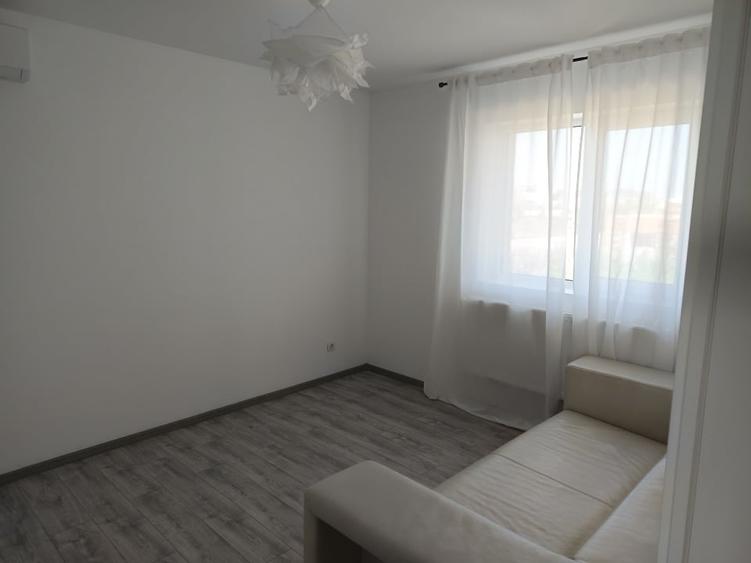 Casă individuală cu 4 camere cu Garaj în Sud-Est