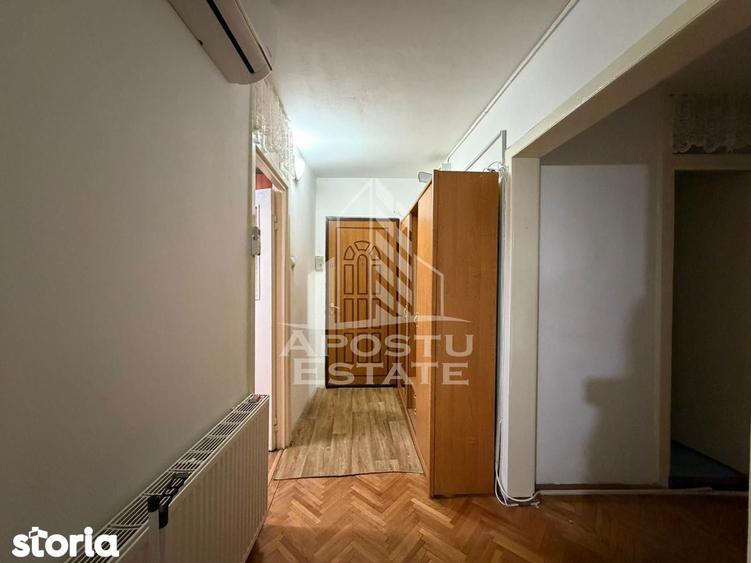 Apartament cu 3 camere decomandat, mobilat în Girocului