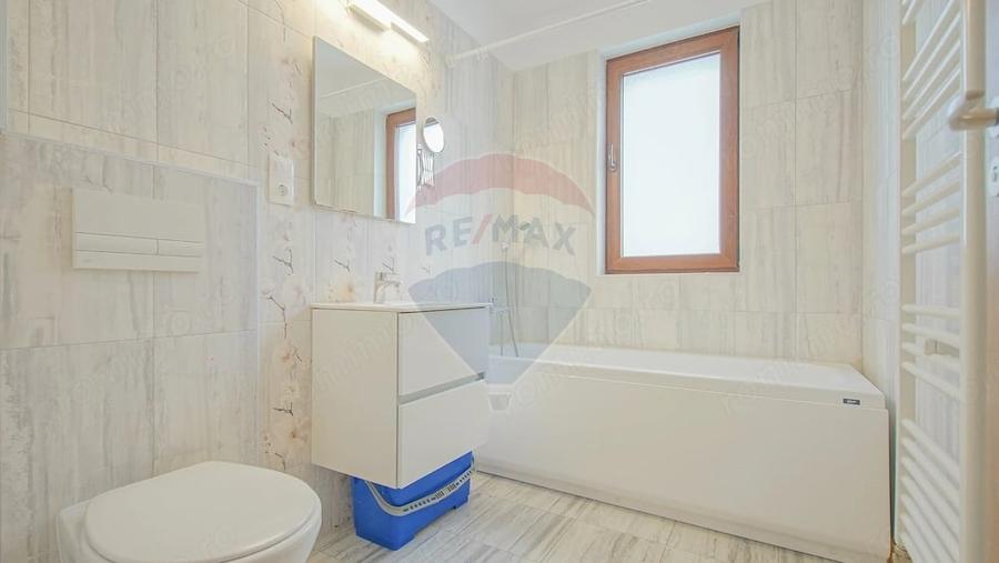 Apartament cu 3 camere decomandat în Sud