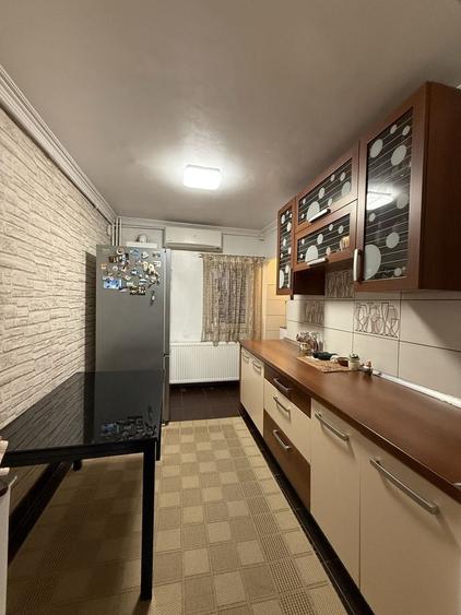 Apartament cu 3 camere decomandat în Exterior Vest
