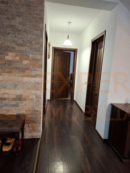 Casă individuală cu 5 camere cu Canalizare în Valu lui Traian