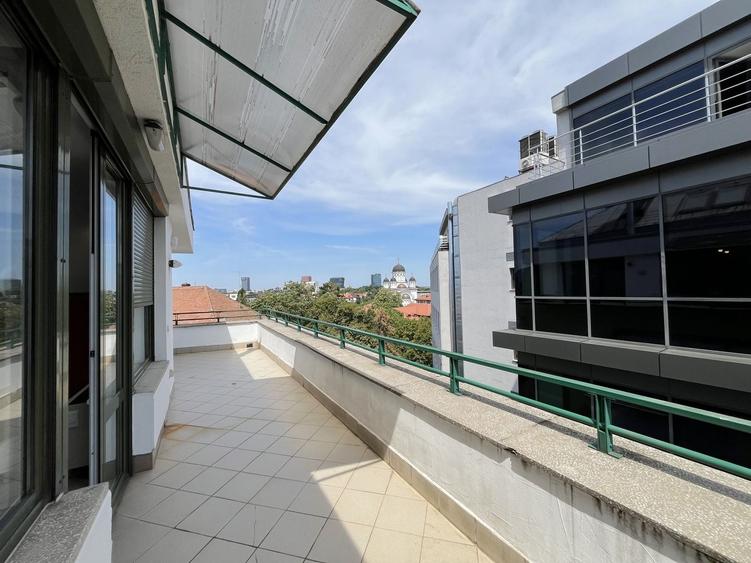 Apartament cu 3 camere decomandat, mobilat în Arcul de Triumf
