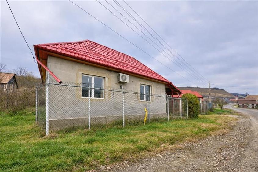 Casă individuală cu 3 camere cu Teren 2700 Mp în Sânmărghita
