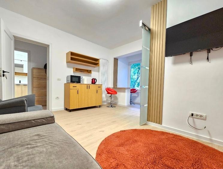 Apartament cu 2 camere decomandat, mobilat în Apărătorii Patriei