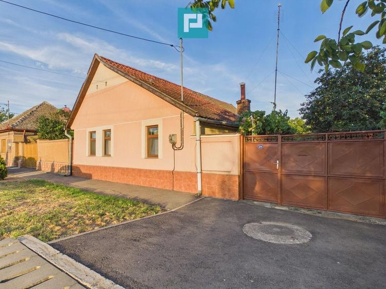 Casă individuală cu 4 camere cu Canalizare în Central