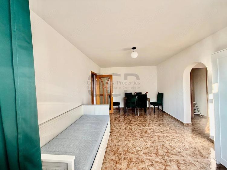 Apartament cu 4 camere semidecomandat în Tineretului