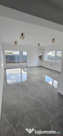 Casă cu 3 camere cu Teren 300 Mp în Noua