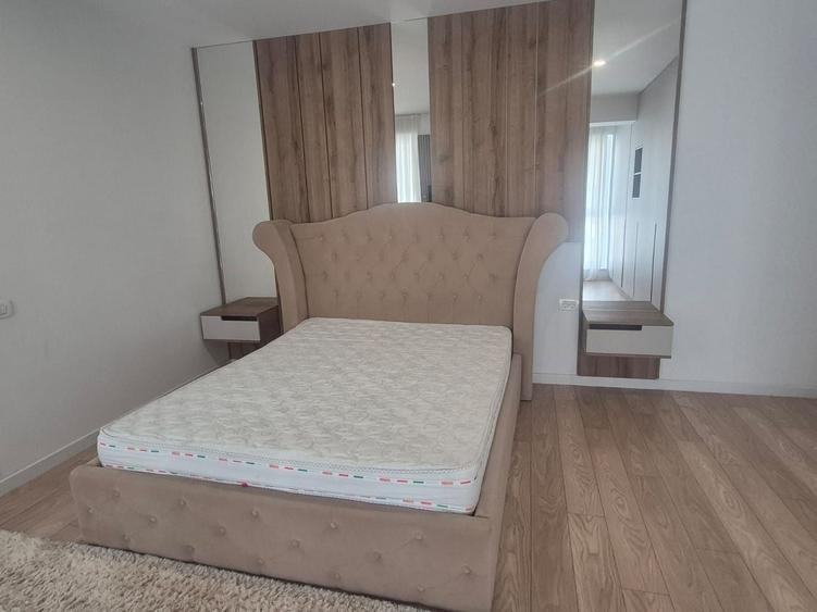 Apartament cu 3 camere semidecomandat, mobilat în Pipera